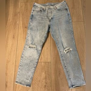 Ladies Joe’s jeans distressed. Light wash. Size 31. High Rise